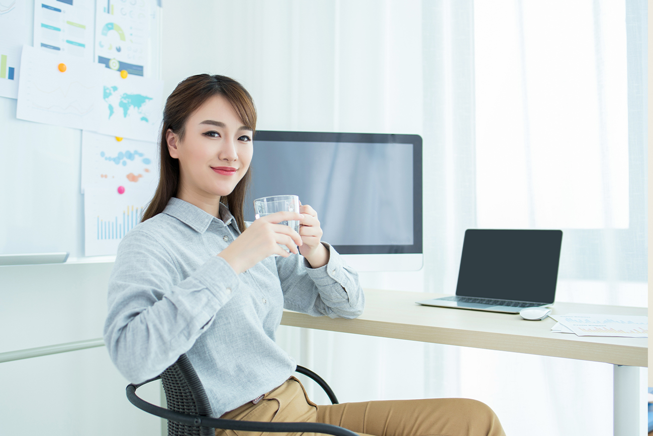 Bí quyết chăm sóc da khi ngồi máy tính cho các nàng văn phòng